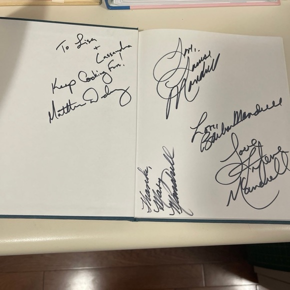 The Mandrell Family Cookbook- autographed - Picture 2 of 3